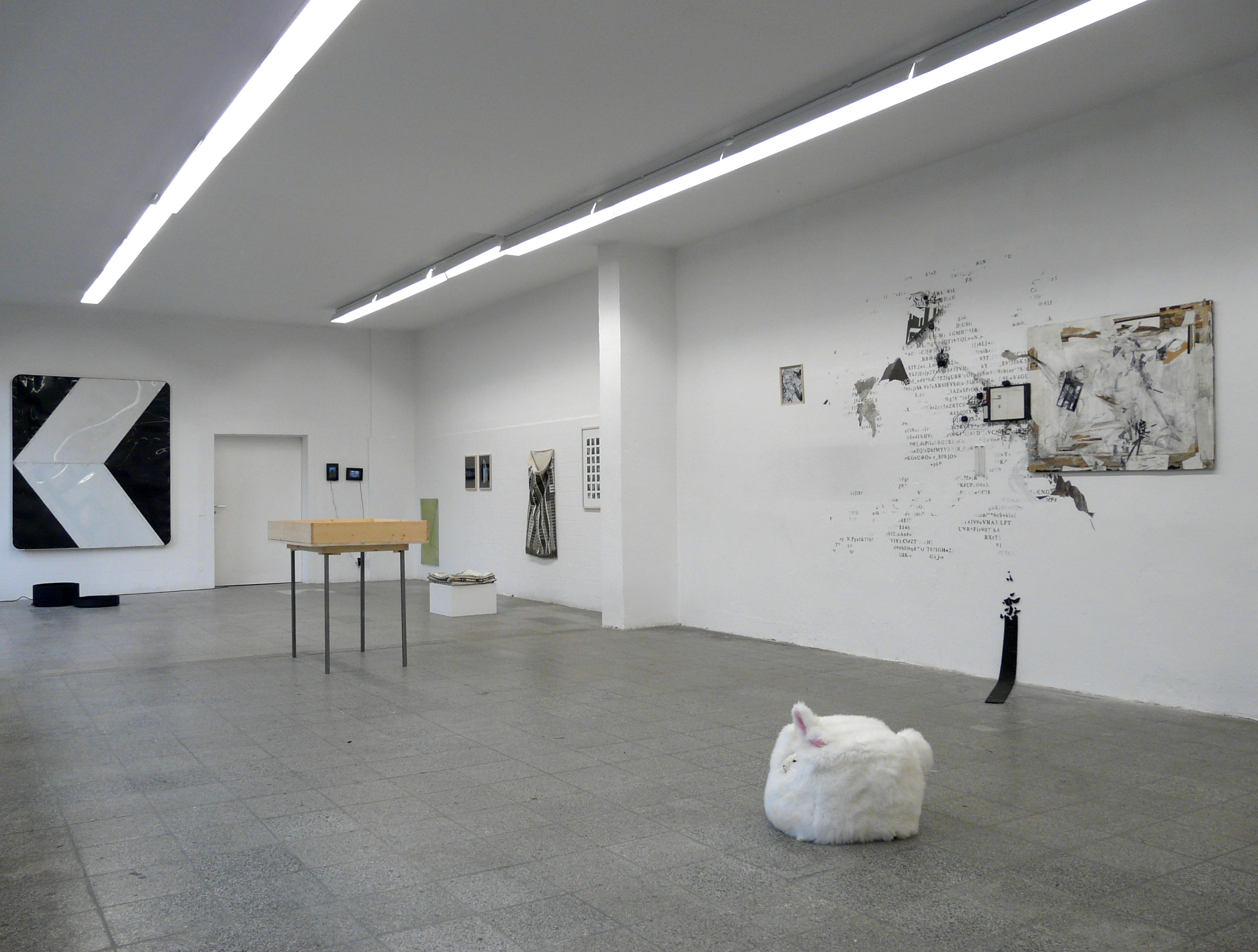 AusstellungsansichtWeAreHappyToShareWhatWeKnowWithYou_KristinAlbrecht